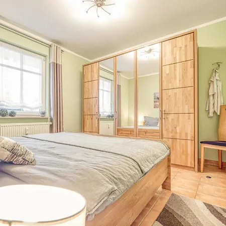 Zeese Katy Цингст