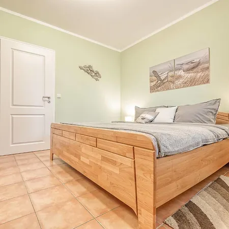 Zeese Katy Lägenhet *